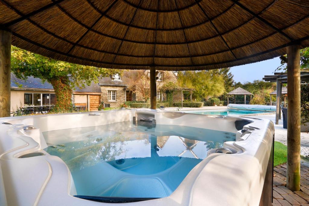 Logis Hôtel Domaine du Moulin Cavier - Restaurants & Spa - Tap to explore photos