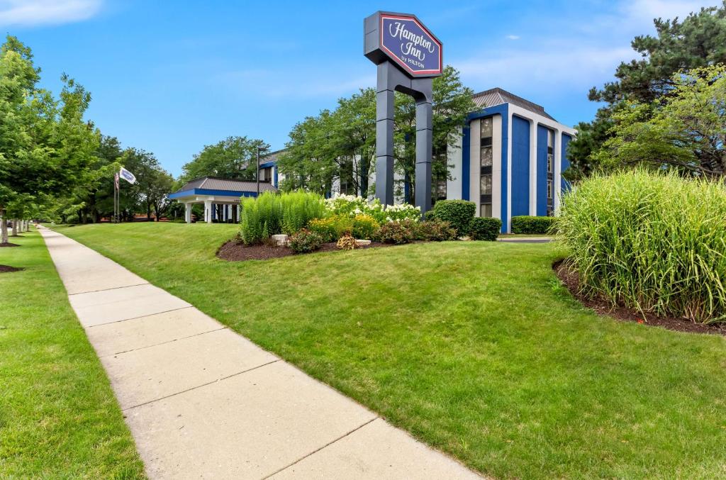 Hampton Inn Chicago/Naperville image