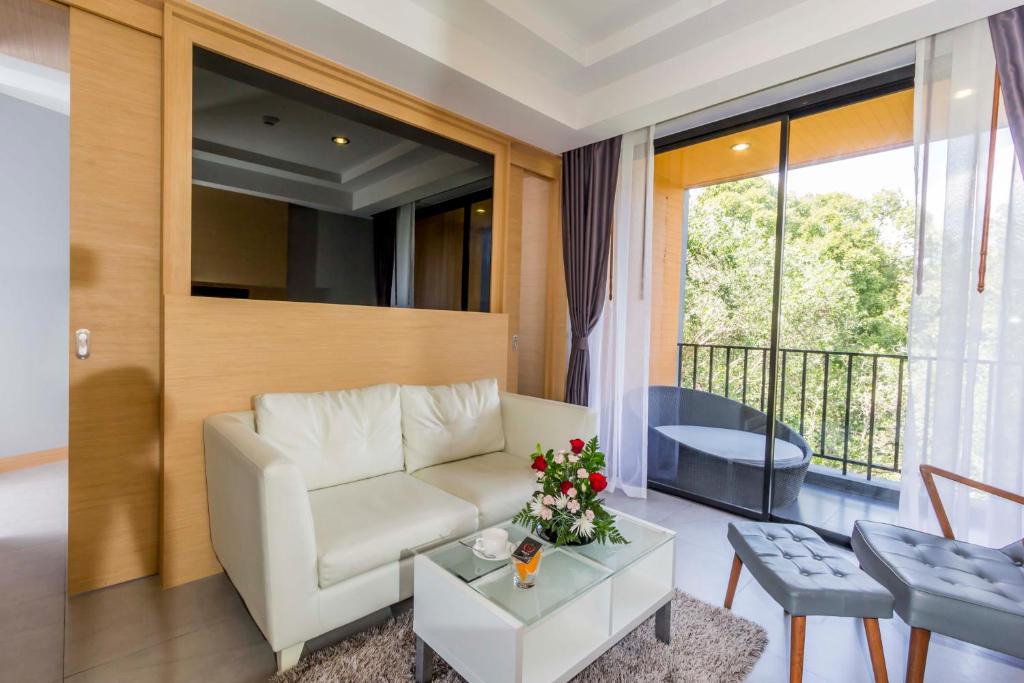 Сьюит (Полулюкс с балконом), Отель Apple A Day Resort