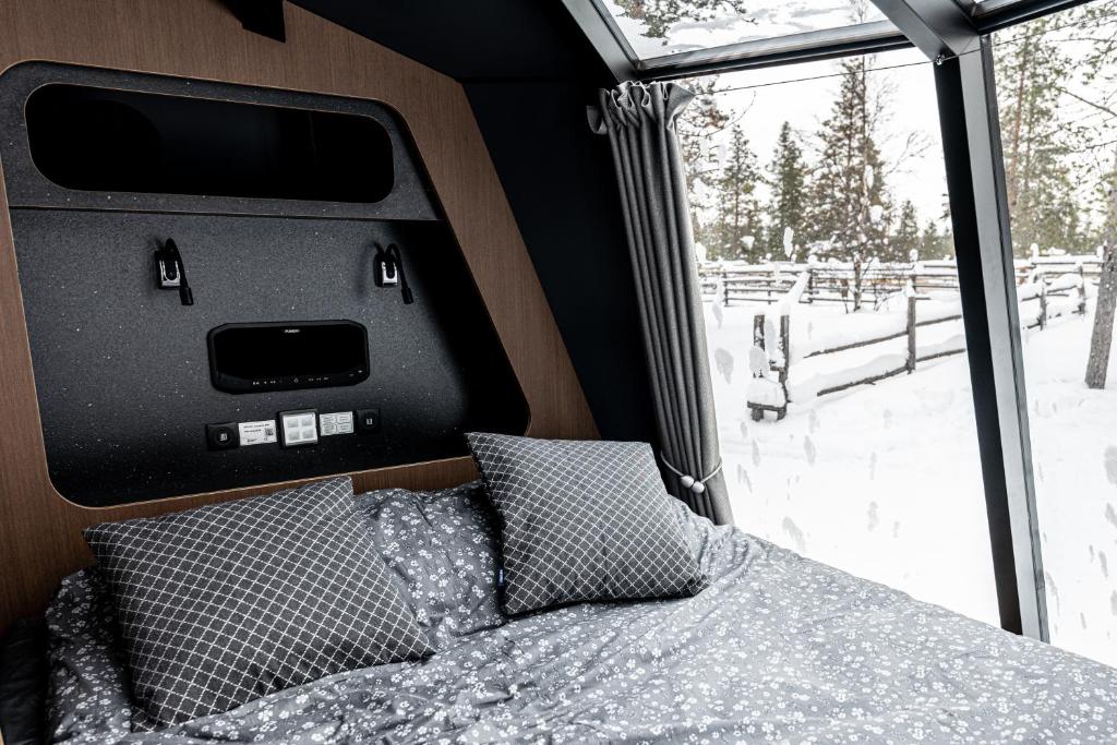 Arctic Guesthouse & Igloos - Tap to explore photos
