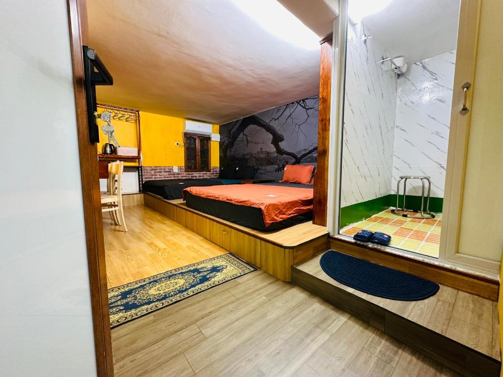 Kolor Green Home,center of Old Quarter, near Hoankiem Lake, 2 big beds