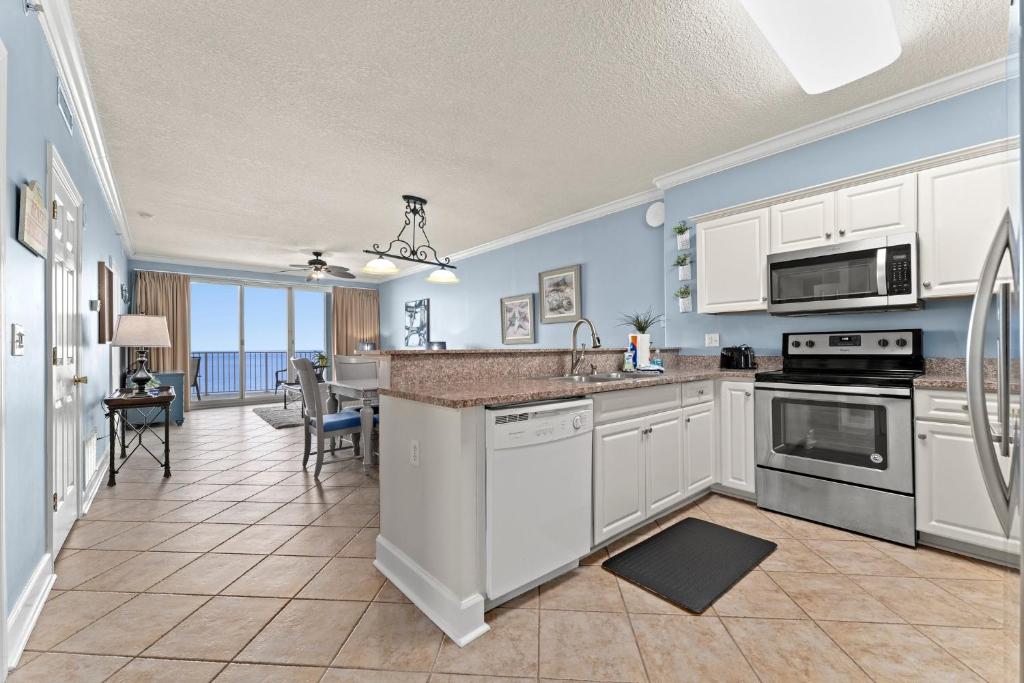 Twin Palms 1705 image
