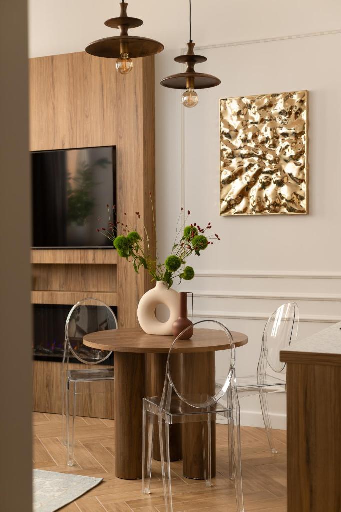Movo Prestige Old Town Apartment - Tap to explore photos