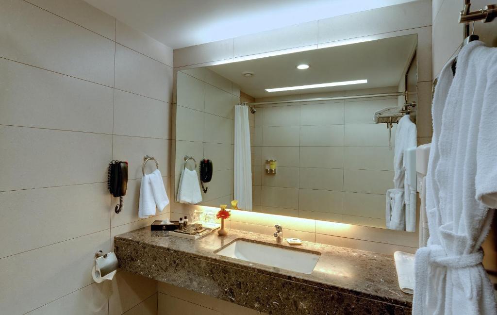 Двухместный (Executive Suite - 10% off on Laundry, 10% off on FNB, Complimentary Drivers accommodation), Hotel Suba International