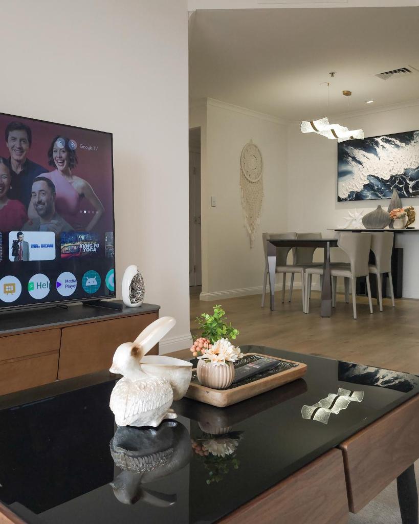 Chic Darling Harbour Oasis in the Heart of Sydney, 2BR 2BA, Resort-Style Amenities photo 2