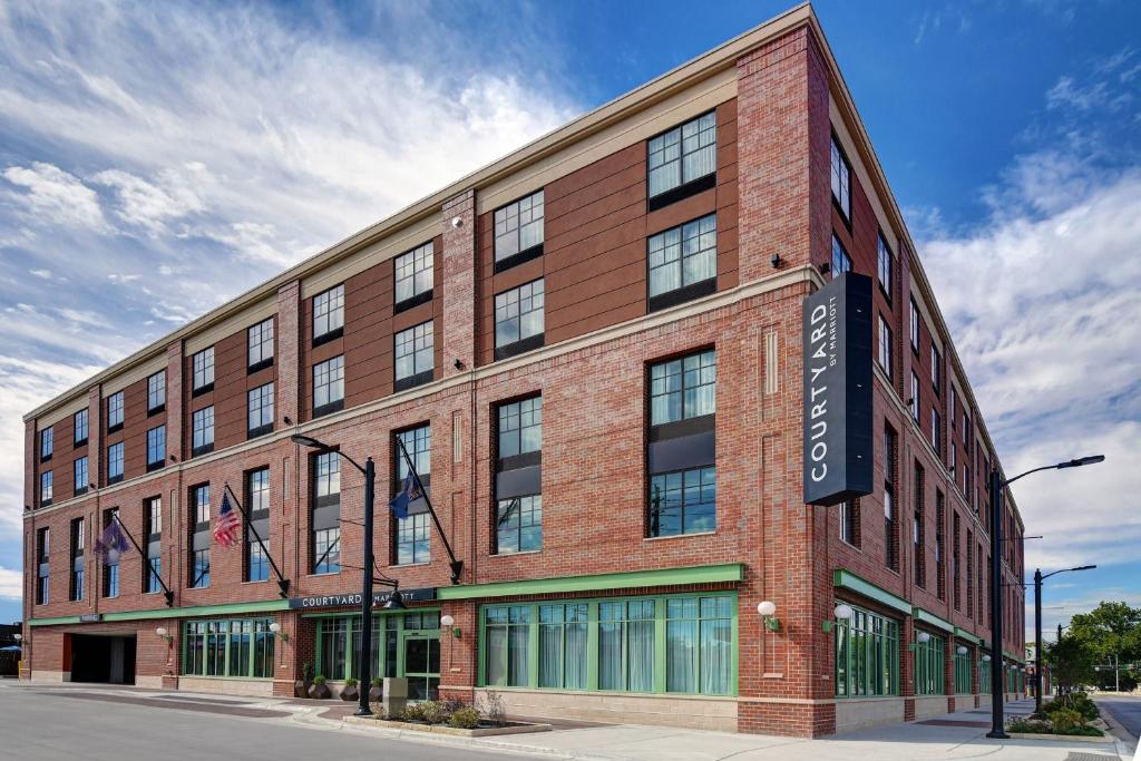 Courtyard by Marriott Manhattan Aggieville image