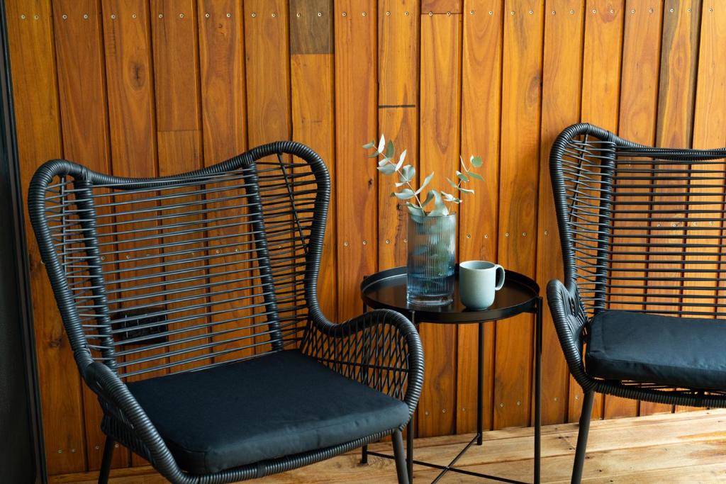 Small Scale Stays - Couples Retreats photo 4