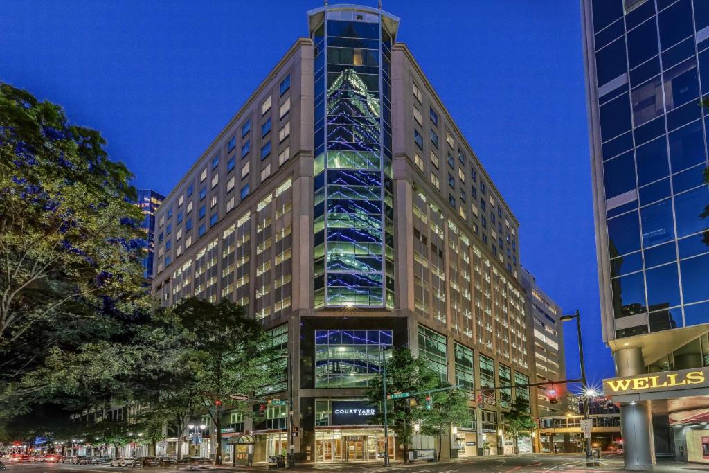 Courtyard by Marriott Charlotte City Center image