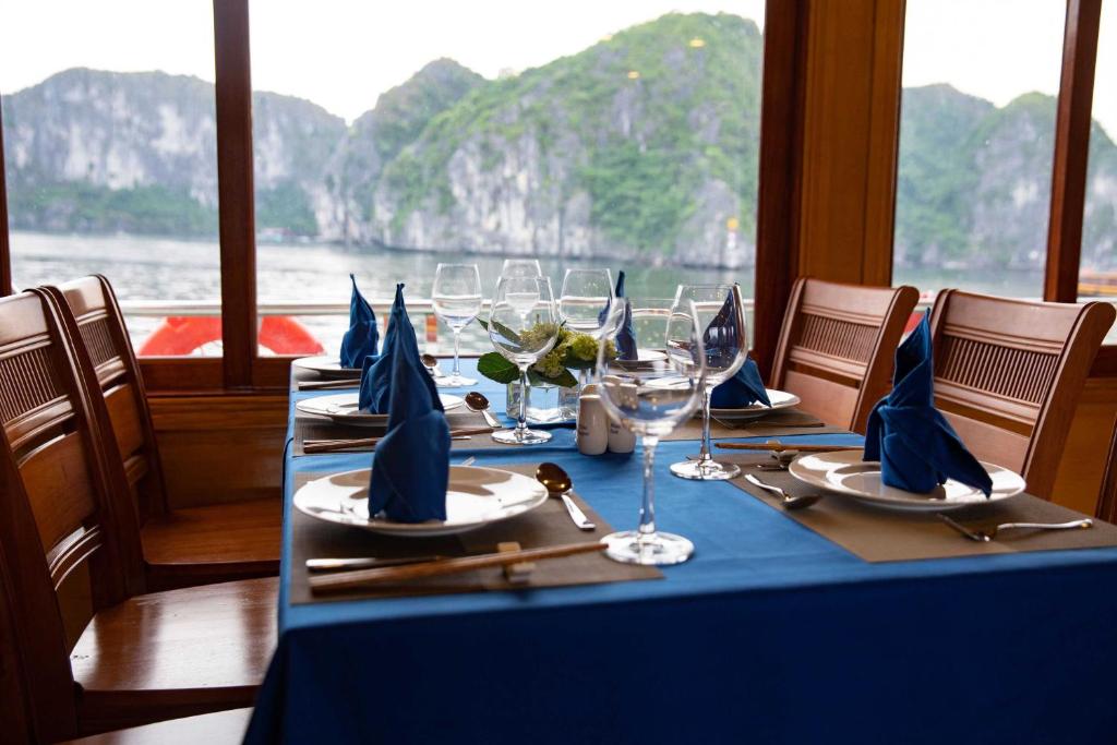 Venezia Boutique Cruises - Catba island