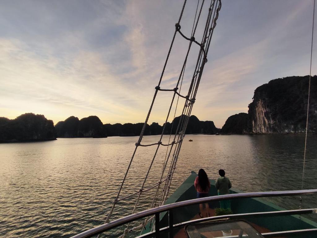 Venezia Boutique Cruises - Catba island