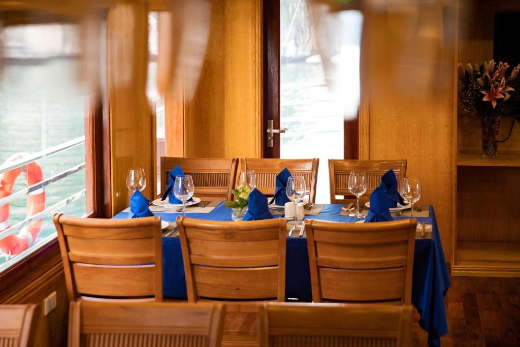 Venezia Boutique Cruises - Catba island