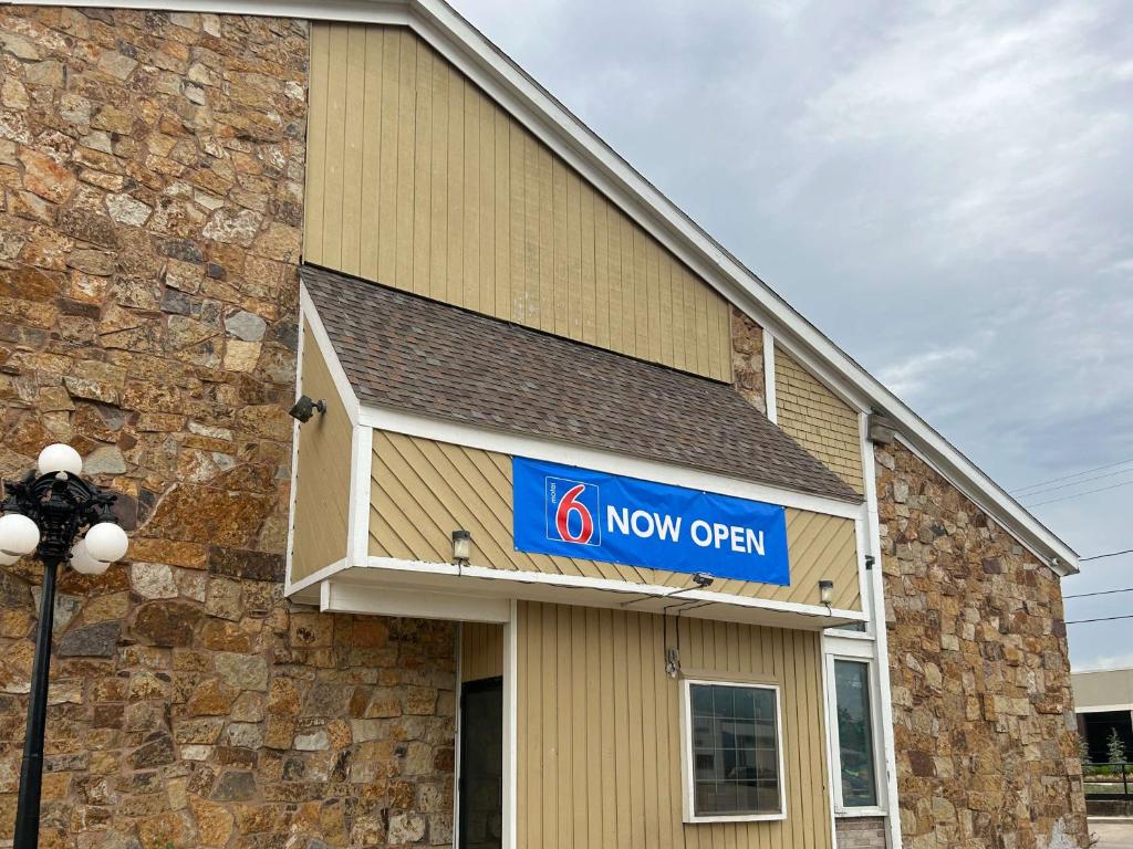 Motel 6 Ada, OK image
