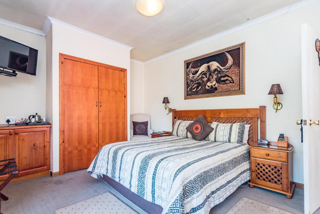 Ipe Tombe Guest Lodge - Midrand Room Type - Queen Room with Balcony
