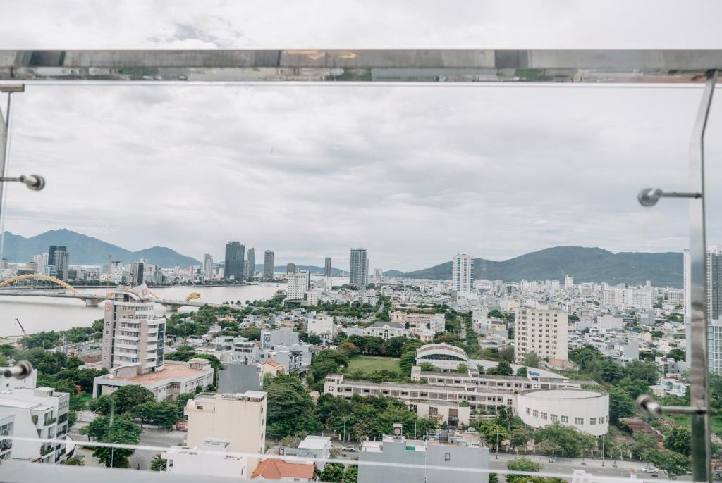 Monarchy Luxury Apartment 3 Bedroom in DaNang by Villuxy