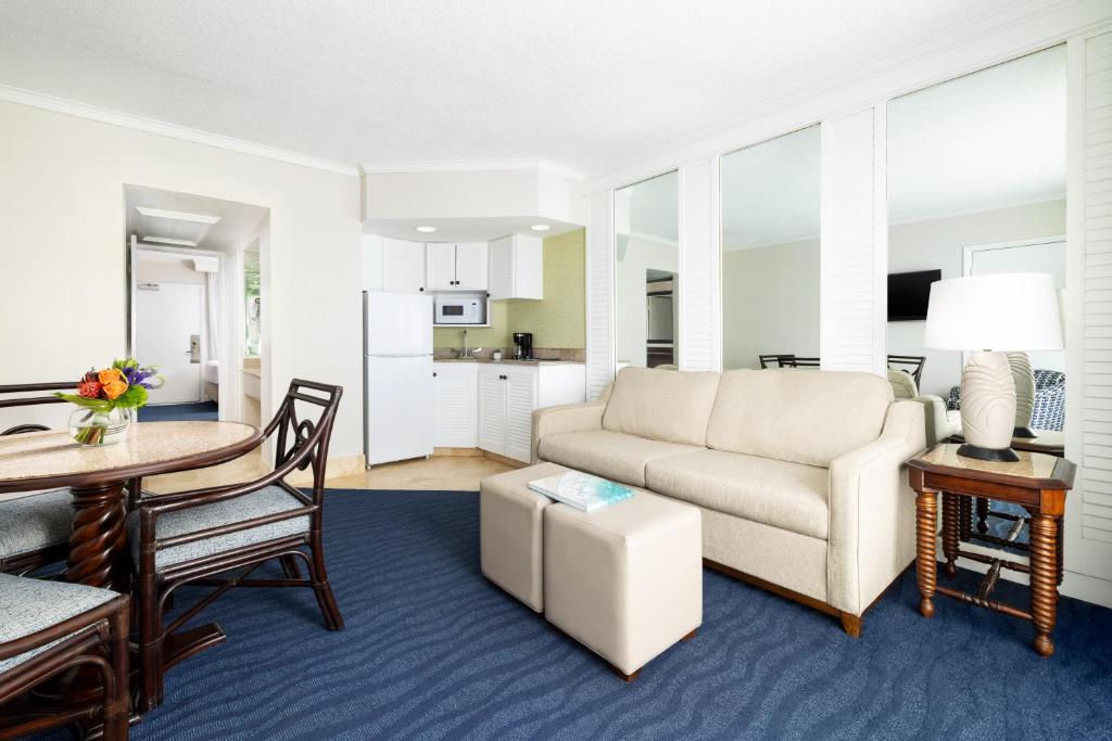 Island Grand at TradeWinds - Tap to explore photos