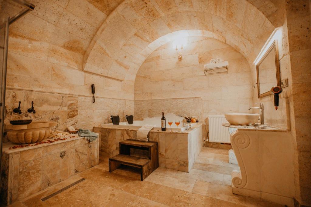 Serenus Cave Suites - Tap to explore photos