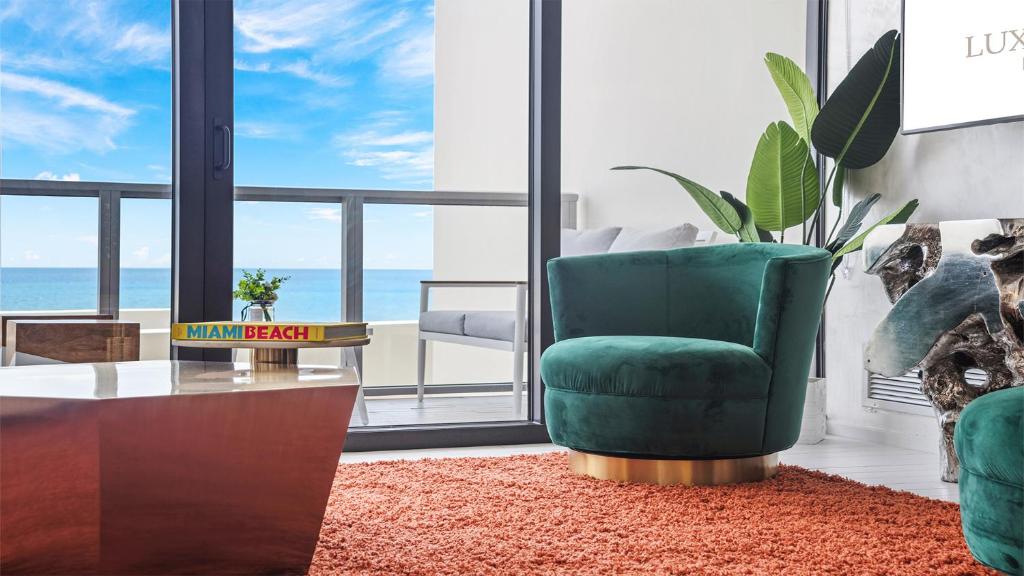 Private Residence at W South Beach - 811 image