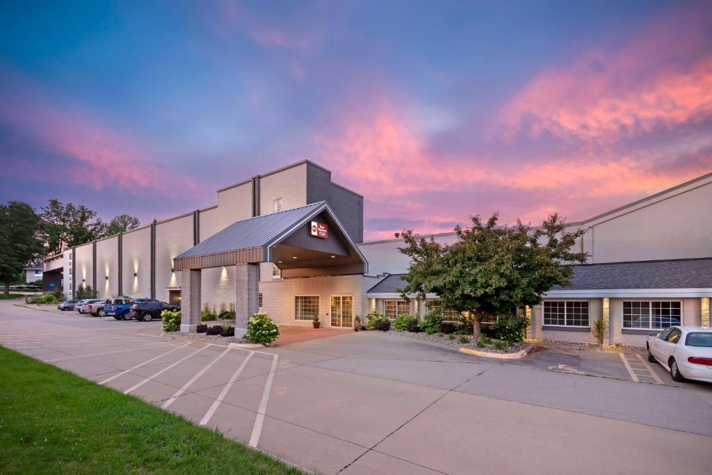 Best Western Plus Longbranch Hotel & Convention Center image