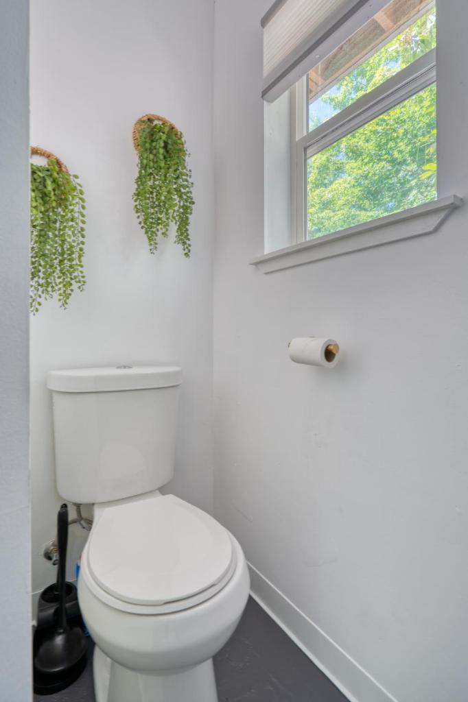 Stay Portland Collection - Forest Studio Oasis - Mile from Multnomah Village image