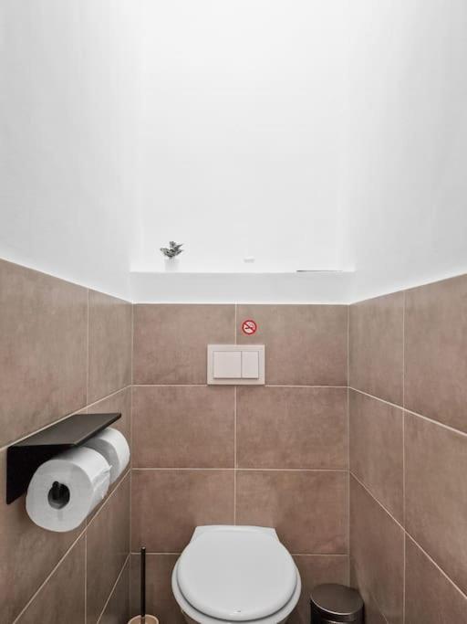tabor strasse apartment - Tap to explore photos