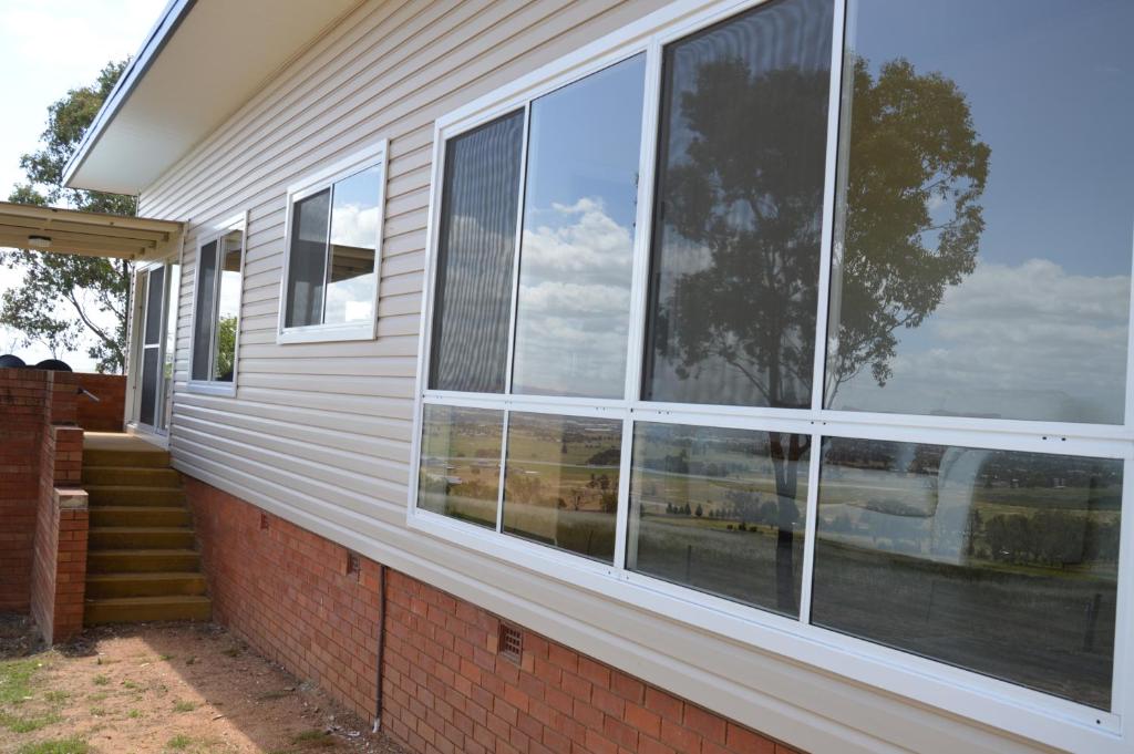 BATHURST GOLDFIELDS RESIDENCE on MOUNT PANORAMA photo 3