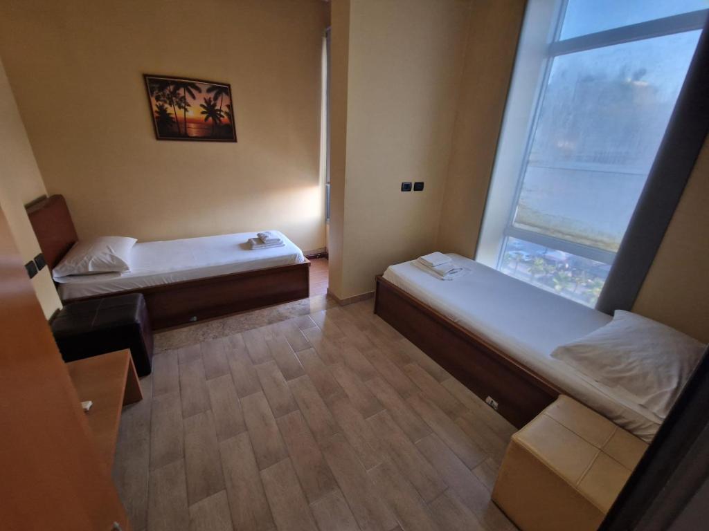 Hotel "Vlora" - Sheshi i Flamurit photo 2