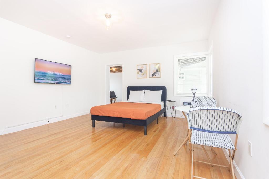 2-BDRM unit - 5 minutes walking Las Olas Beach image