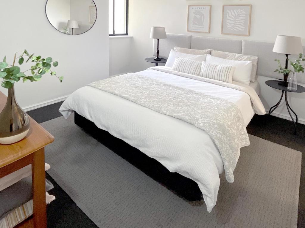 Stylish Executive City Pad w Parking and Pool - Tap to explore photos