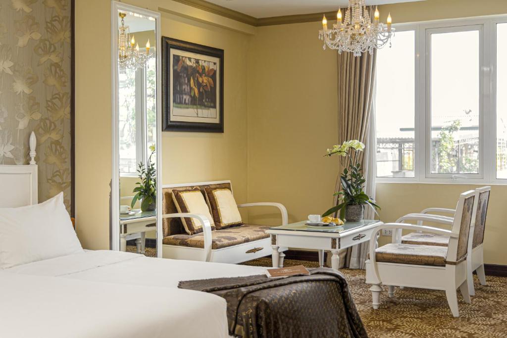 Chalcedony Hotel