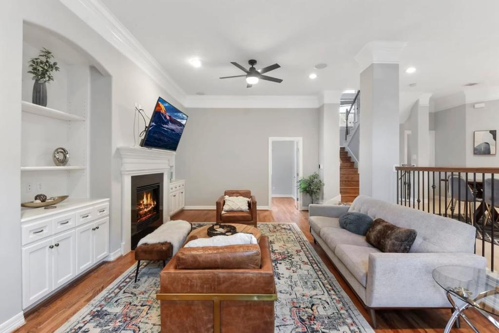 Holiday Luxurious 6BR 3,5BA Wifi And Pool - Tap to explore photos