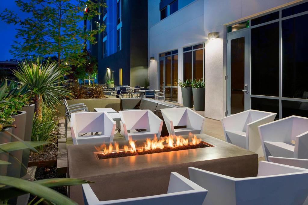 Springhill Suites San Diego Mission Valley image