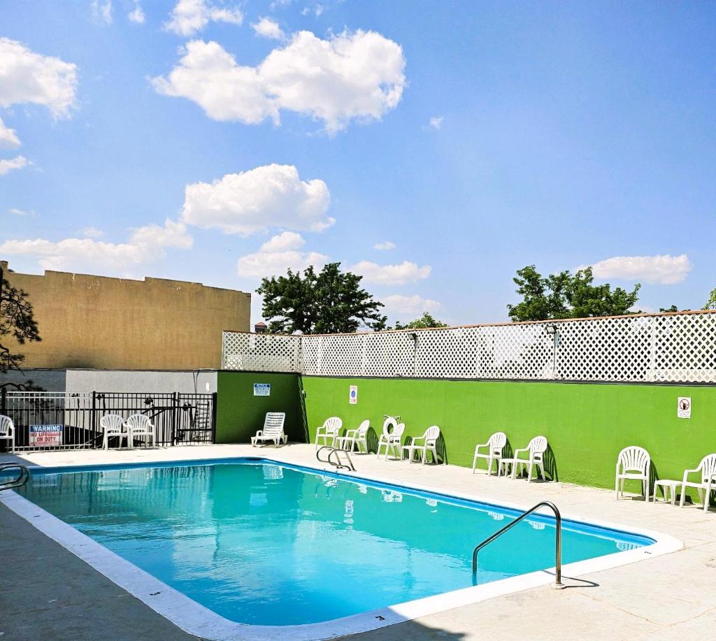 Baymont by Wyndham Great Falls City Center - Tap to explore photos
