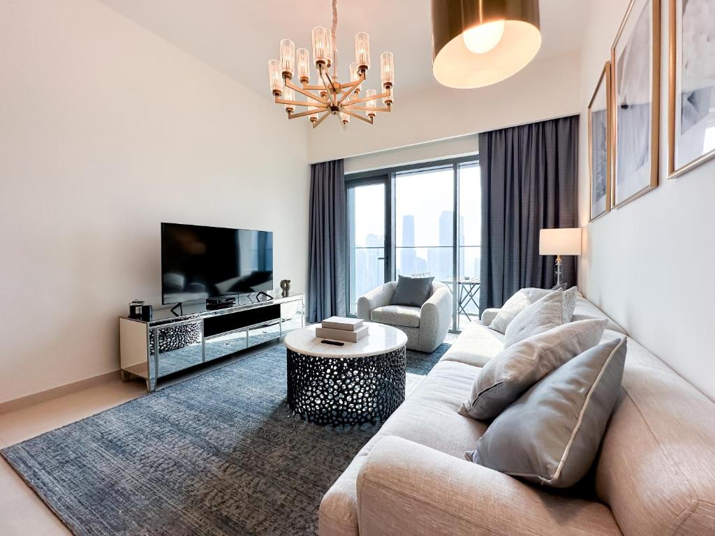 Breathtaking Burj View, Sky High Luxury 2BR Apartment by 2nd Best Home photo 4