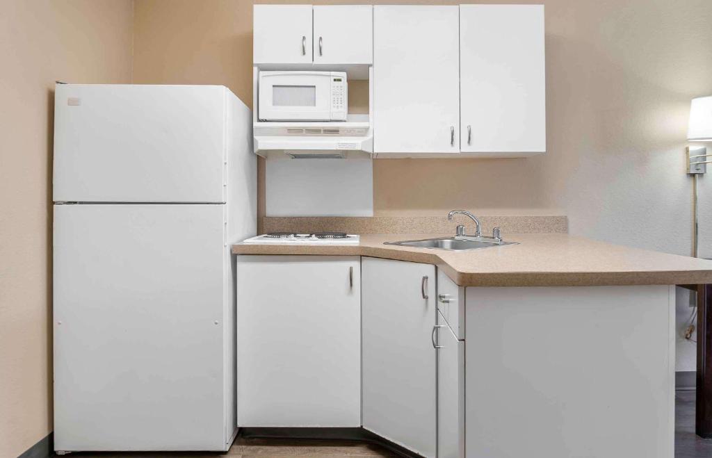 Extended Stay America Select Suites Detroit Sterling Heights - Tap to explore photos