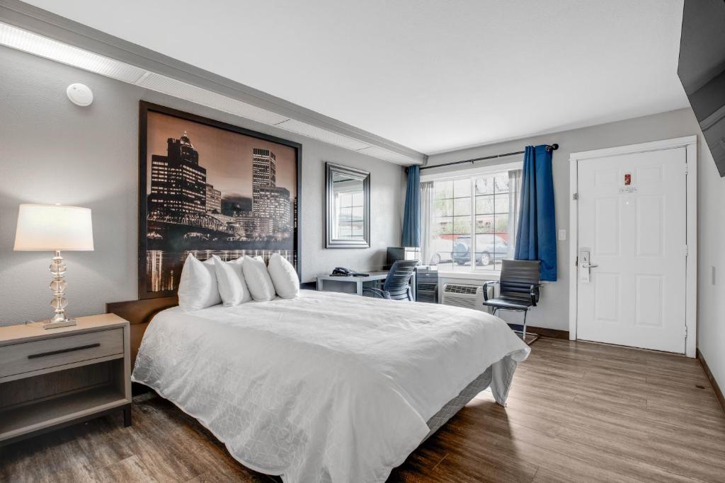 Executive Lodge image