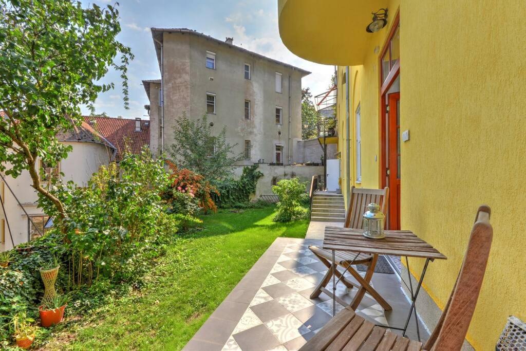 Castle hill garden studio Room Type - One-Bedroom House