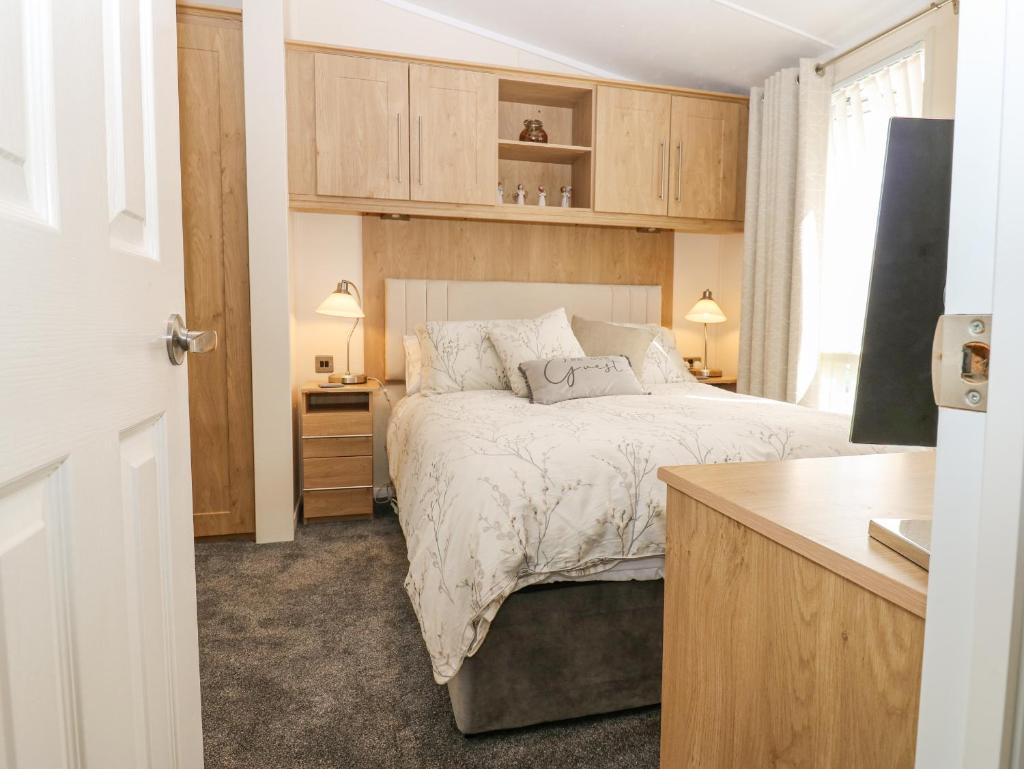 Plot 32 - Tap to explore photos