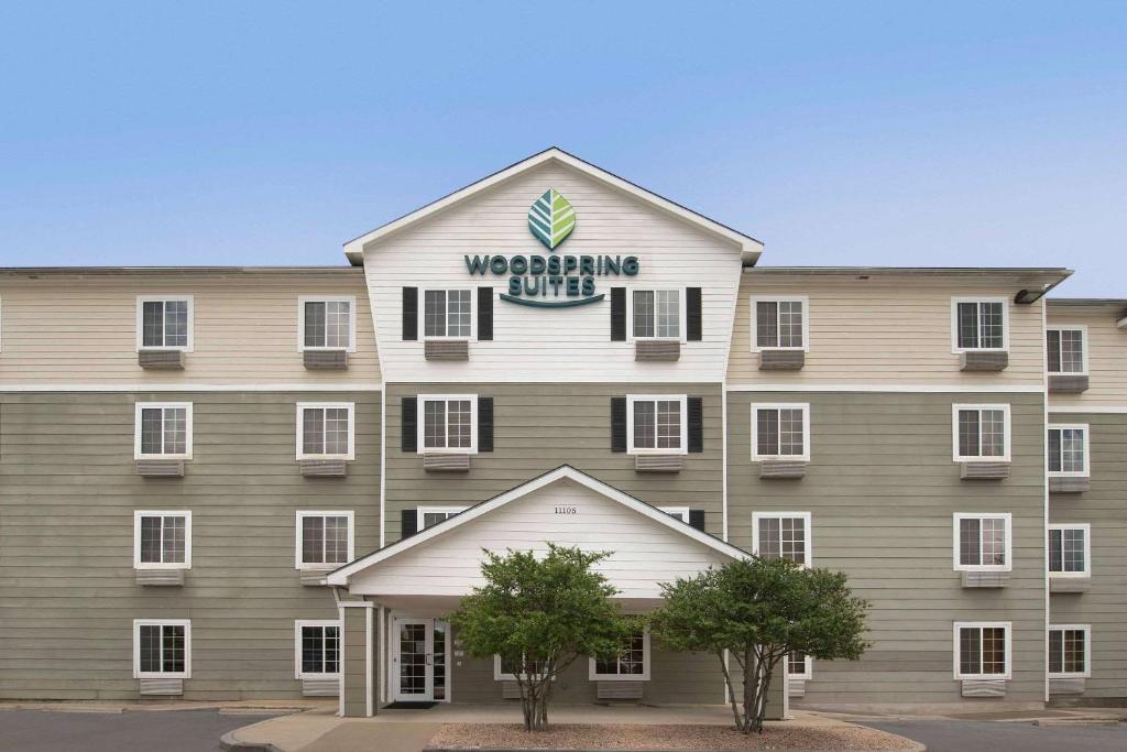 WoodSpring Suites Austin North I-35 image