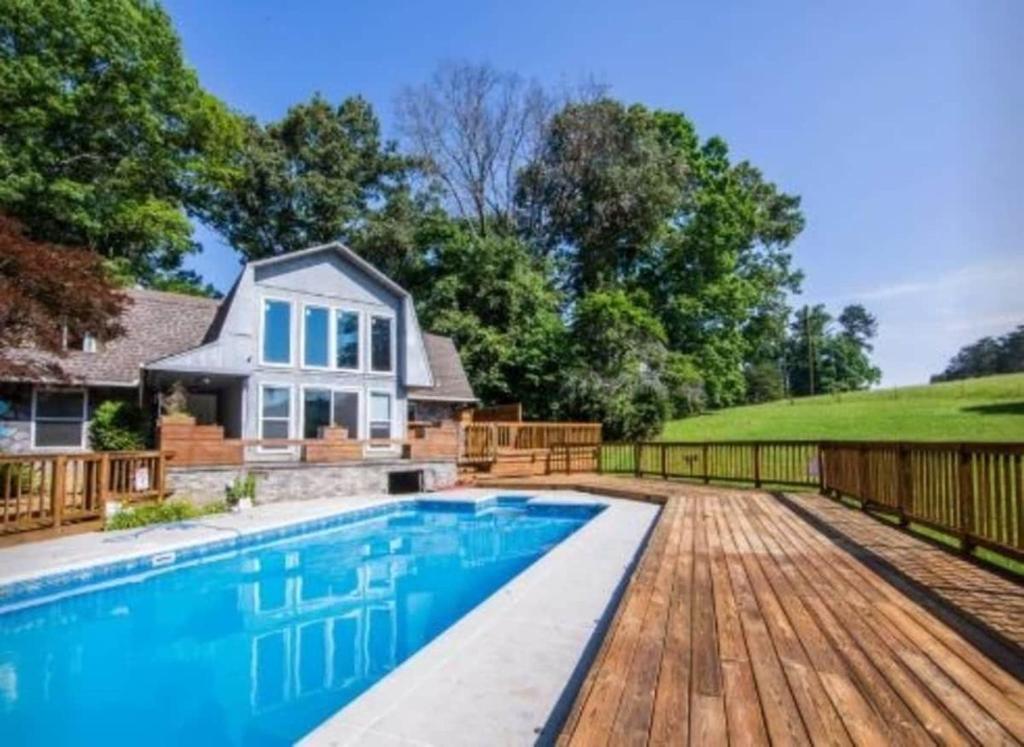 Knoxville country living image