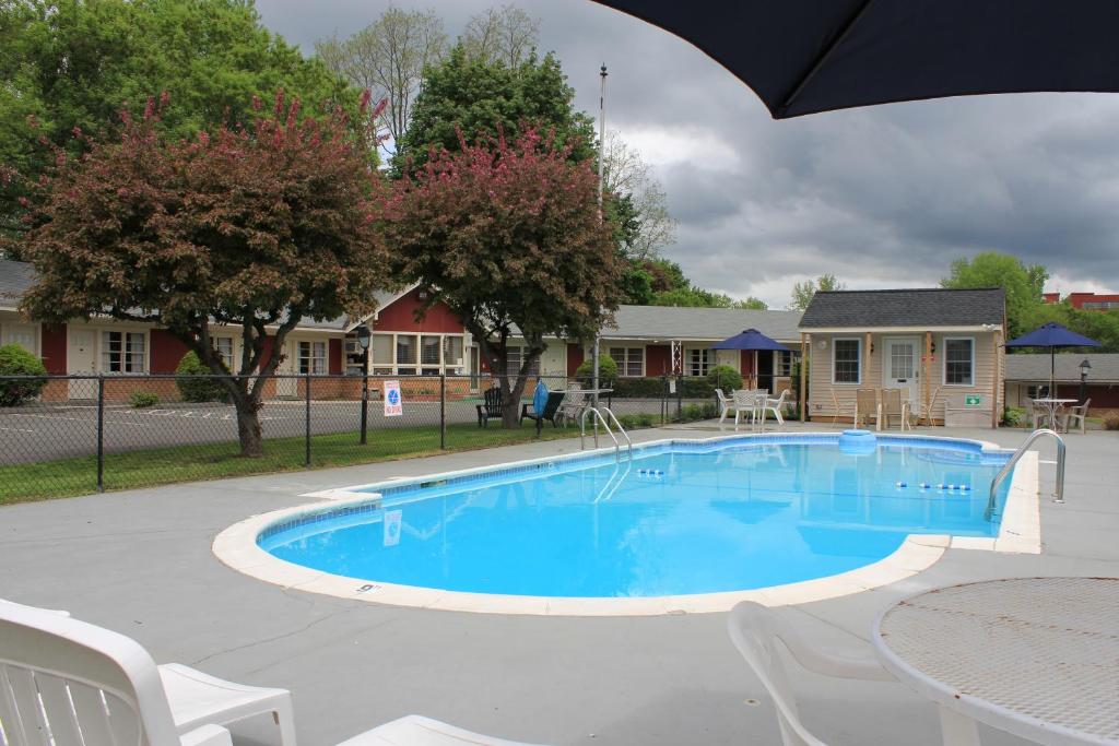 Berkshire Inn image