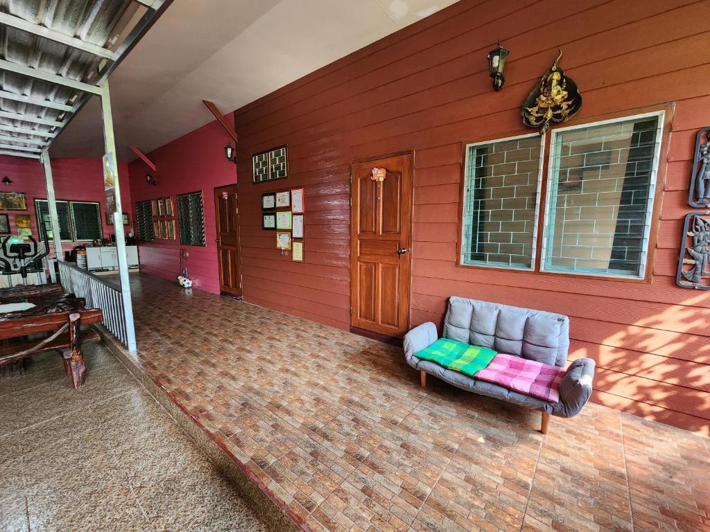 BaanlungchuHomestay&Cafe - Tap to explore photos