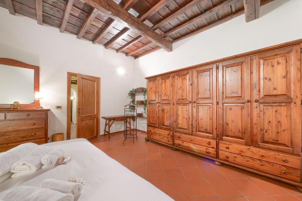 Rustic Medieval House-Dimora Medievale Fiorentina - Tap to explore photos