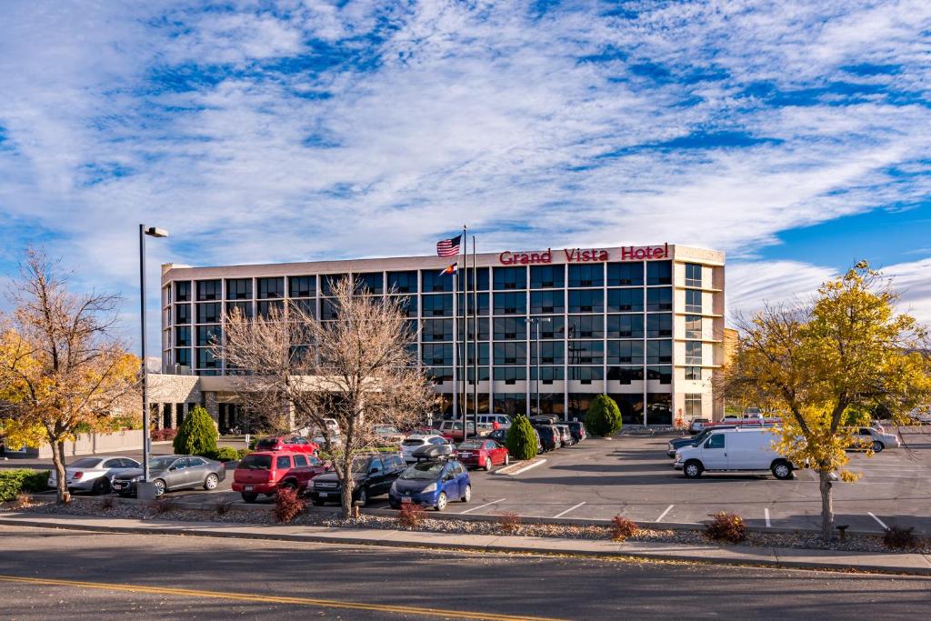 Grand Vista Hotel image