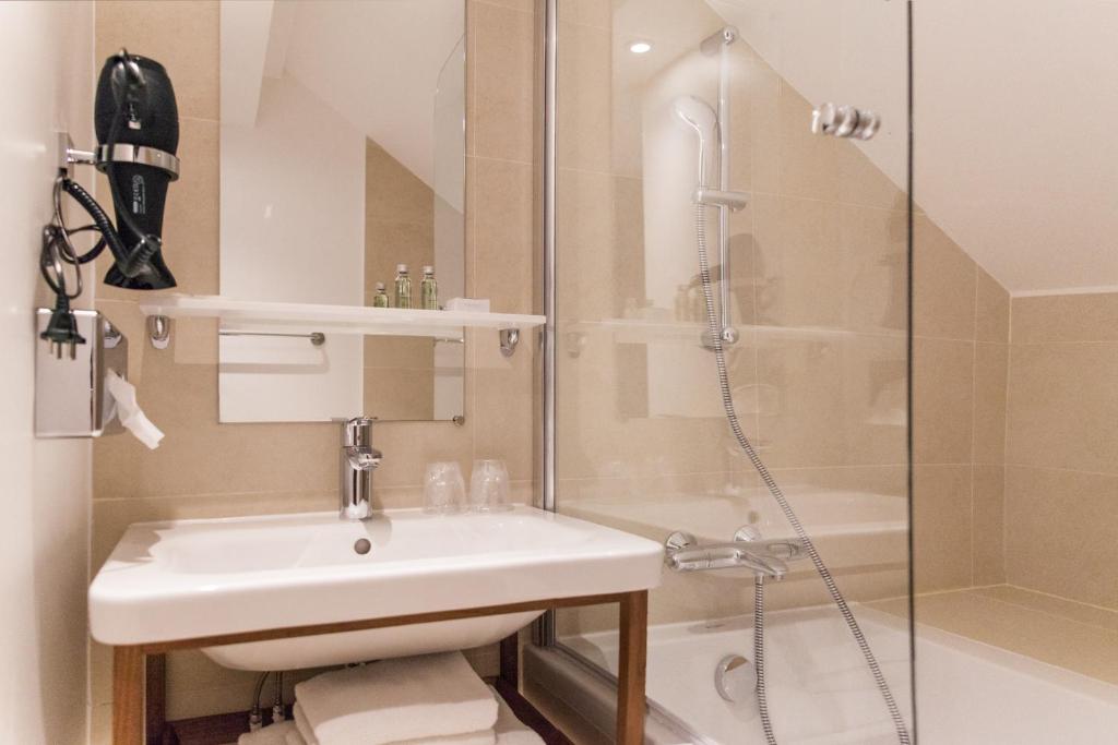 Двухместный (Улучшенный двухместный номер с 1 кроватью), Comfort Hotel Sixteen Paris Montrouge