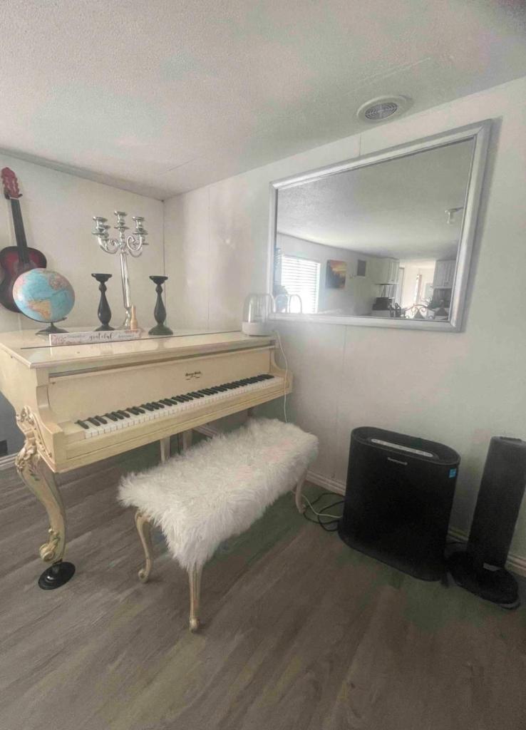 Tiny but cozy manufactured house image