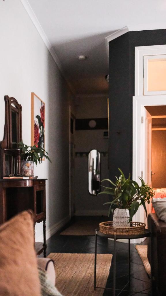 Charming Vintage Flat near Newtown. 11am checkout. photo 2