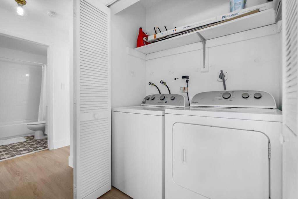 Modern 3 Bedroom GetAway with Parking in Coral Gables