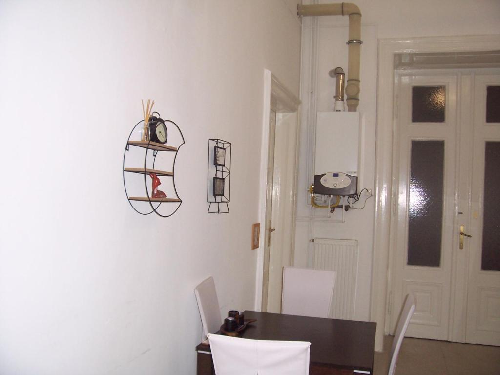 A & E Apartment Budapest - Tap to explore photos