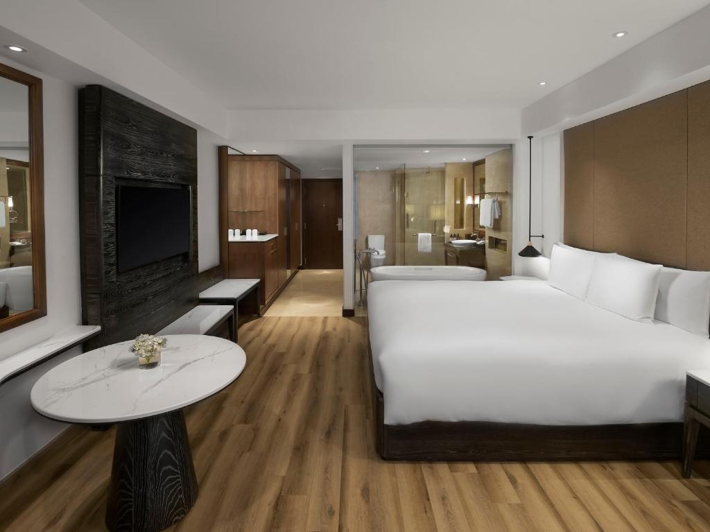 Crowne Plaza West Hà Nội