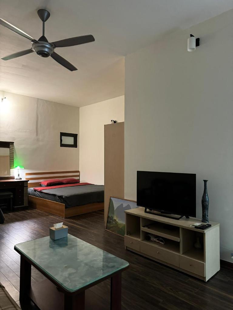 Full House Fam Friendly-Old Quater-Super Location48